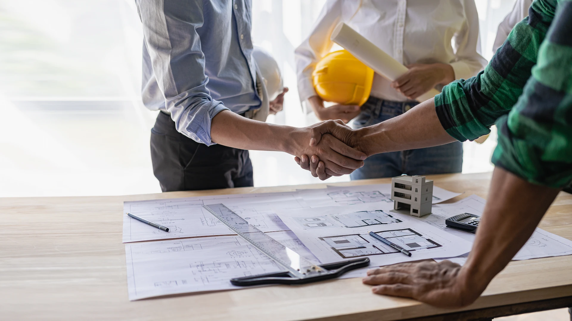 contractor and business owner shaking hands